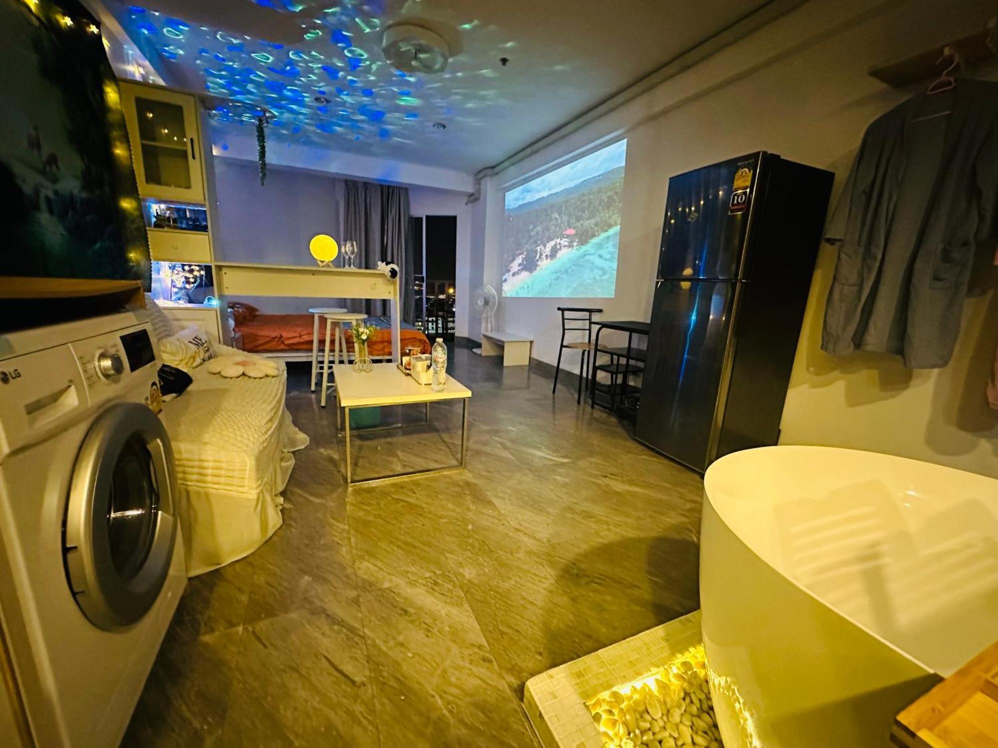 Seaview Jomtien-tub, Projector, High Speed Wi-fi Jomtien Beach